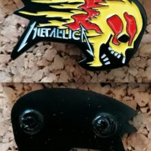Second picture of X Second picture of Flaming Skull Enamel Pin