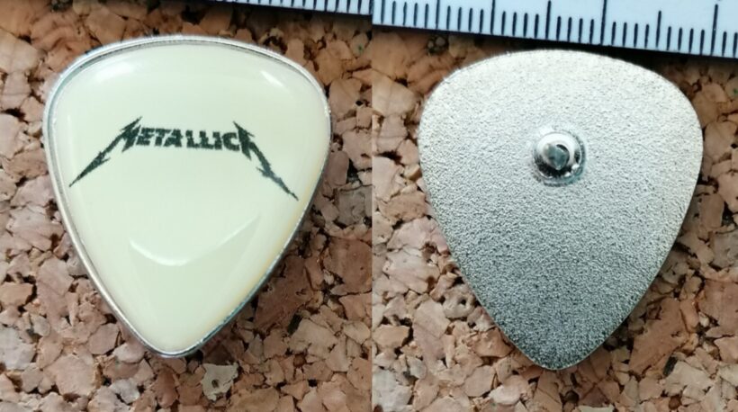 Second picture of X Second picture of Metallica Glitch Logo Guitar Pick Offset Printed Pin