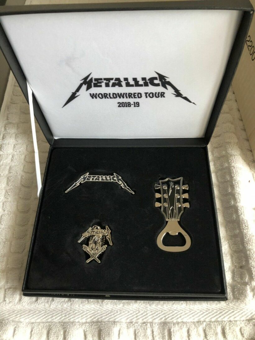 Packaging of Metallica Hardwired Logo Enamel Pin Packaging of Metallica Hardwired Logo Enamel Pin