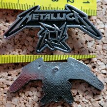Second picture of X Second picture of Ninja Star & Metallica Logo Enamel Pin