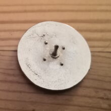 flying-v-circular-offset-printed-pin-1-1-back