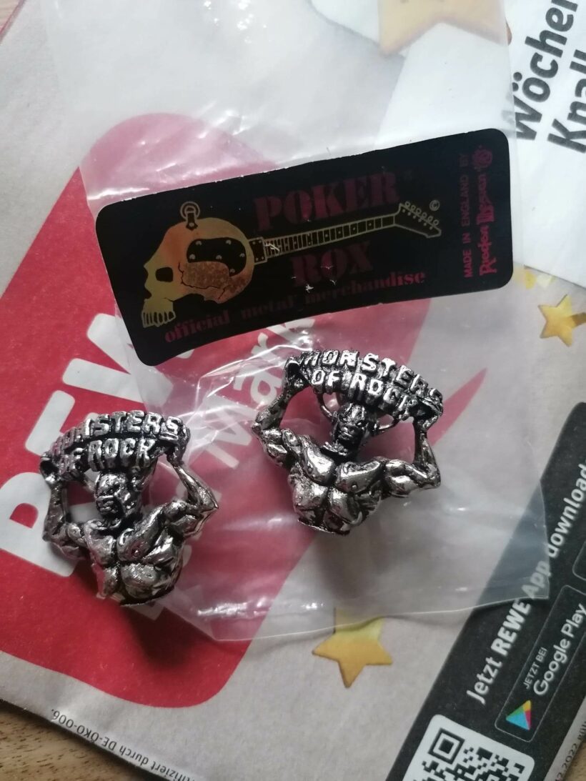 monsters-of-rock-1987-pewter-pin-2-packaging Packaging of Monsters Of Rock 1987 Pewter Pin