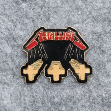 master-of-puppets-album-cover-enamel-pin-7-2