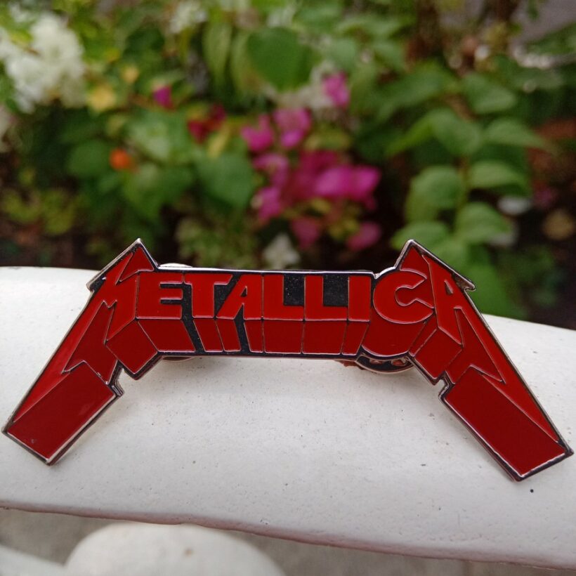 metallica-master-of-puppets-logo-enamel-pin-3-1