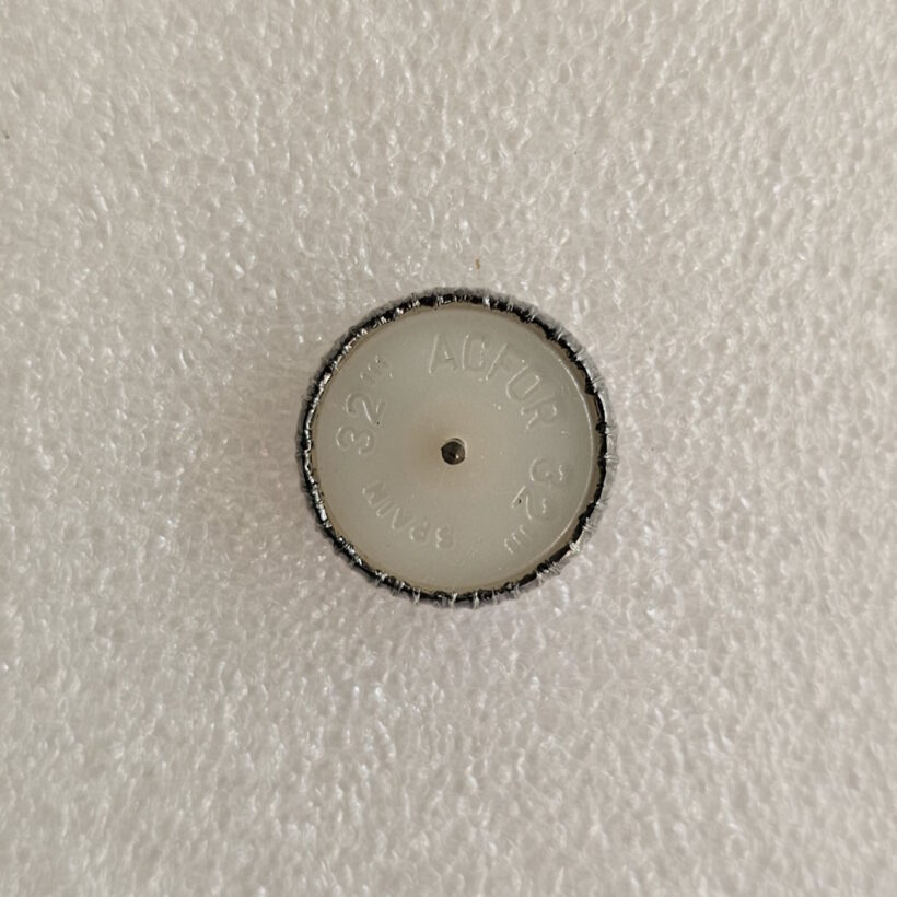 statue-of-liberty-wearing-a-metallica-t-shirt-circular-offset-printed-pin-1-1-back