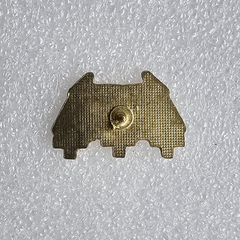 master-of-puppets-album-cover-enamel-pin-16-1-back