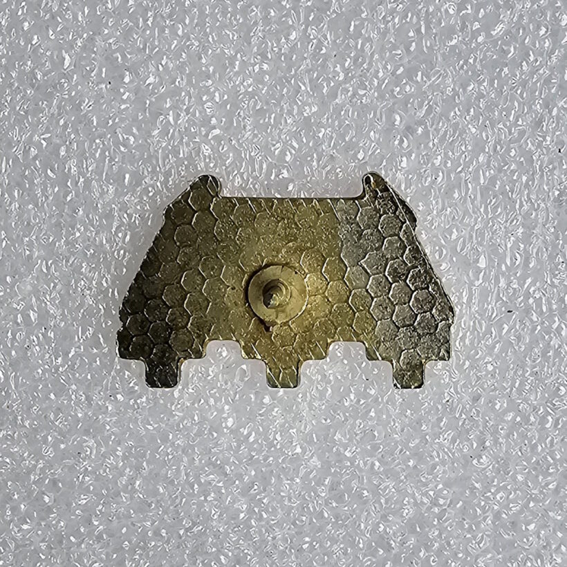 master-of-puppets-album-cover-enamel-pin-17-1-back