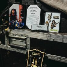 kirk-hammett-1989-les-paul-custom-enamel-pin-pack-2