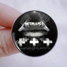 master-of-puppets-album-cover-offset-printed-pin-8-1