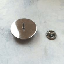 metallica-logo-and-flames-offset-printed-pin-1-1-back