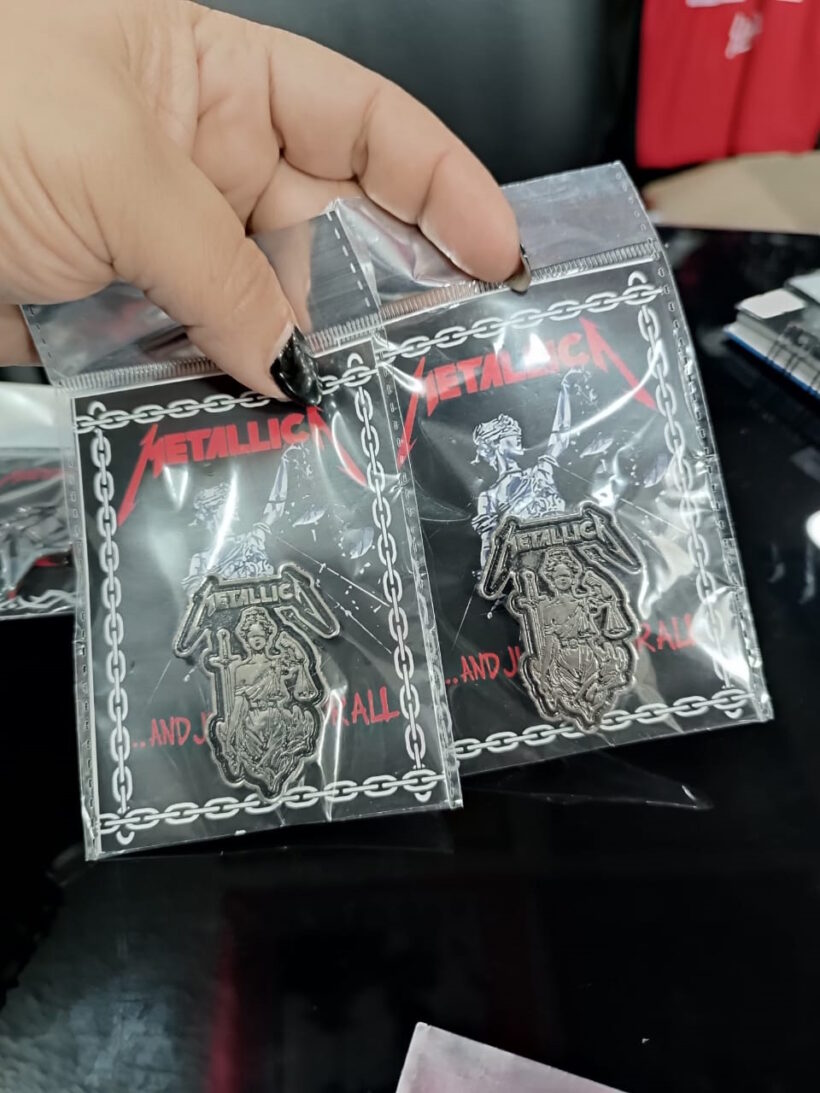 justice-enamel-pin-3-1-packaging