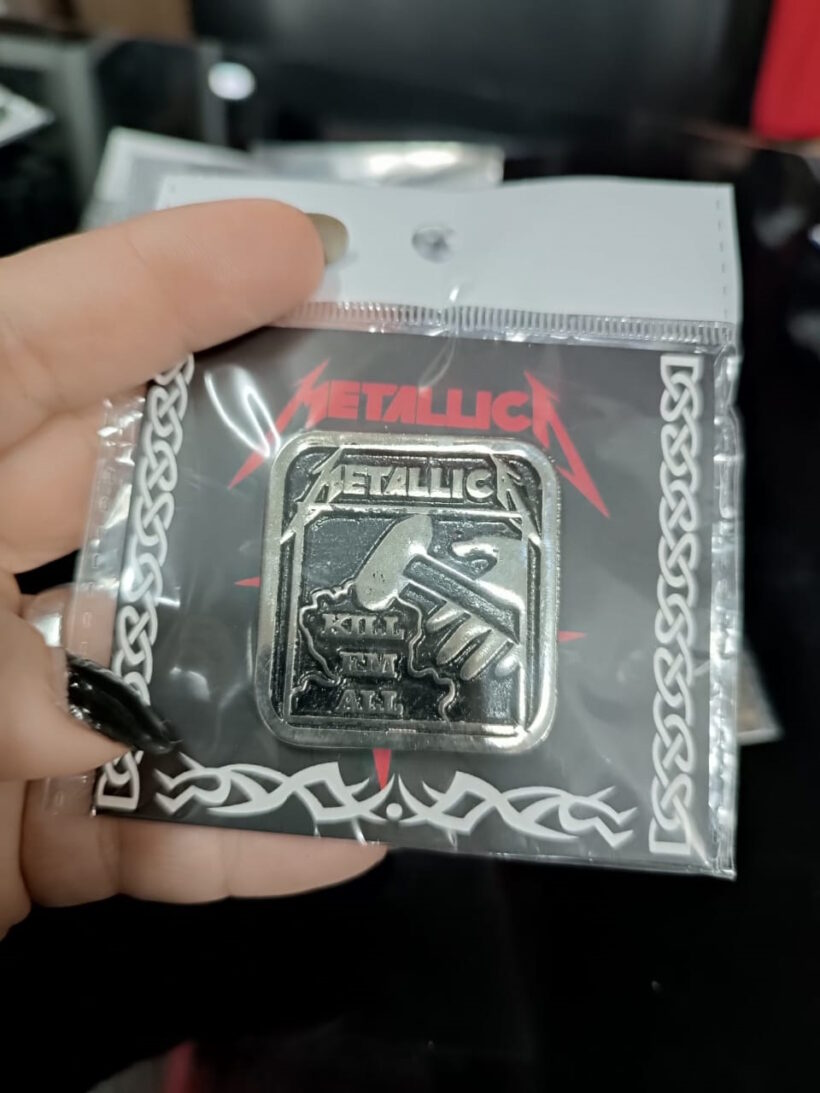 kill-em-all-album-cover-enamel-pin-7-1-packaging