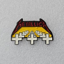 master-of-puppets-album-cover-enamel-pin-22-1