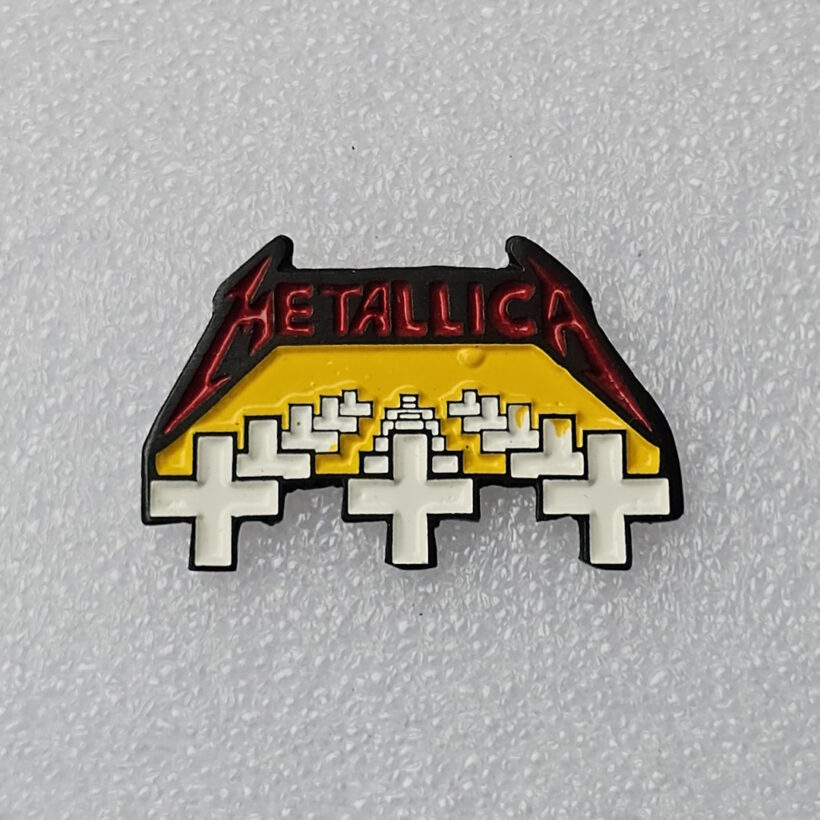 master-of-puppets-album-cover-enamel-pin-22-1
