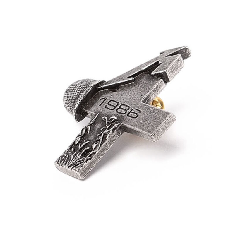 master-of-puppets-pewter-pin-1-2