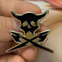 skull-and-crossbones-enamel-pin-1-1