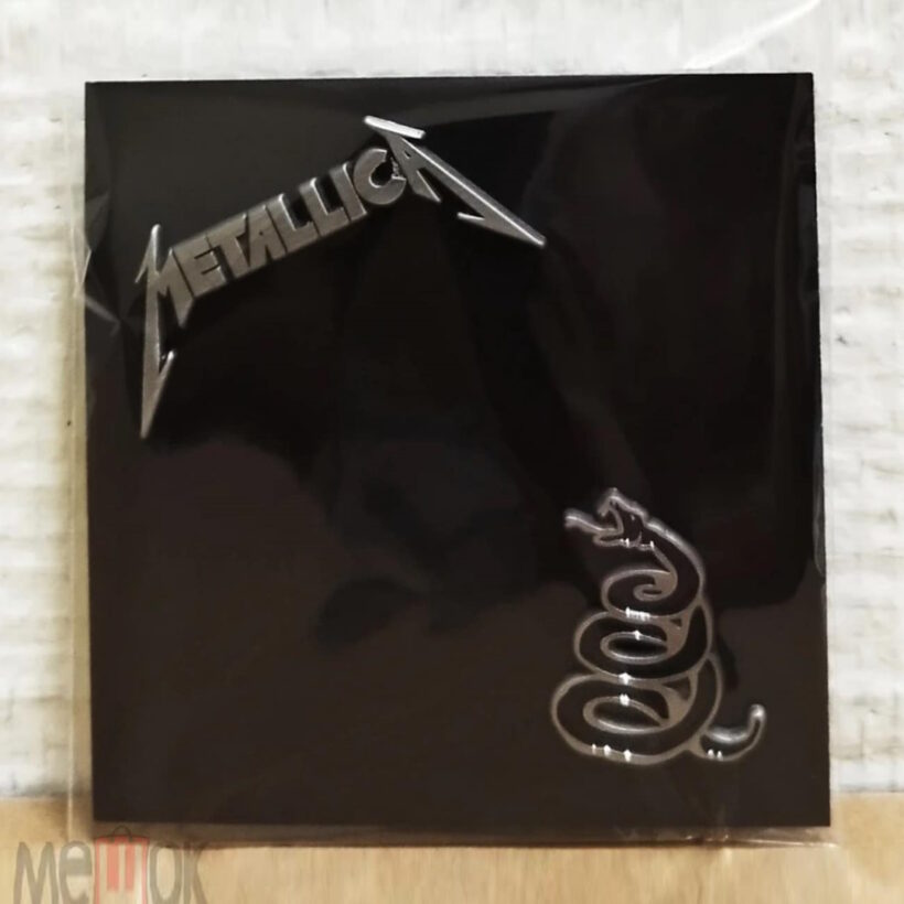 snake-enamel-pin-4-packaging