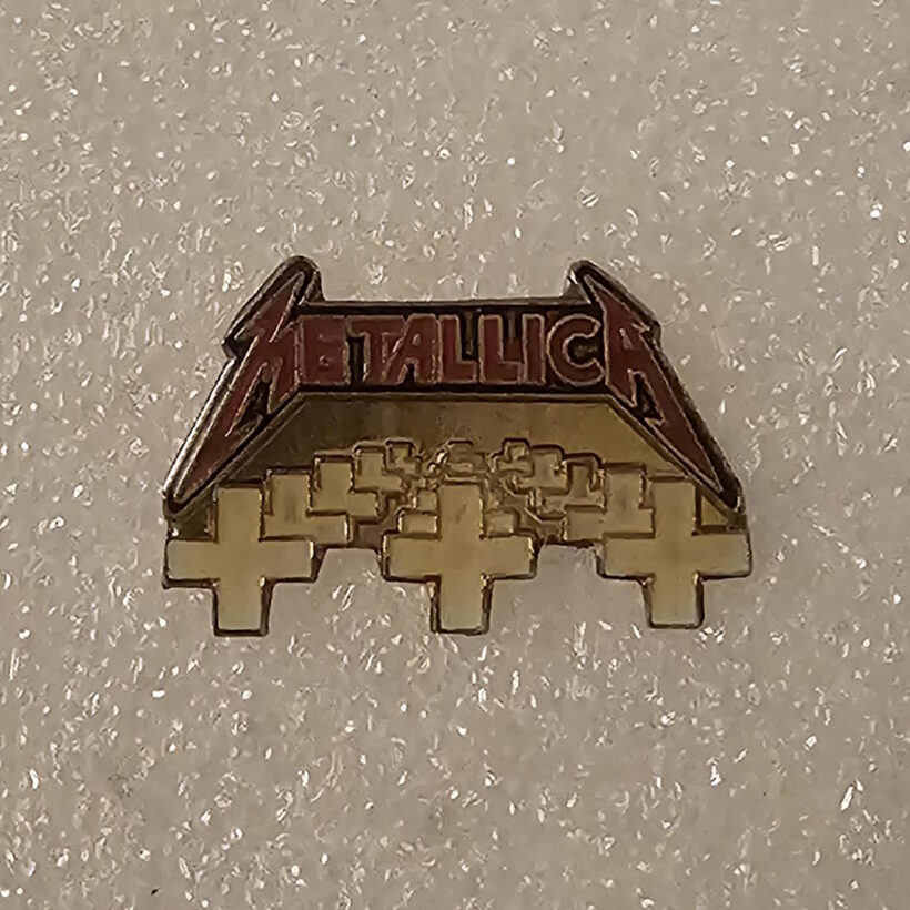 master-of-puppets-album-cover-enamel-pin-26-1