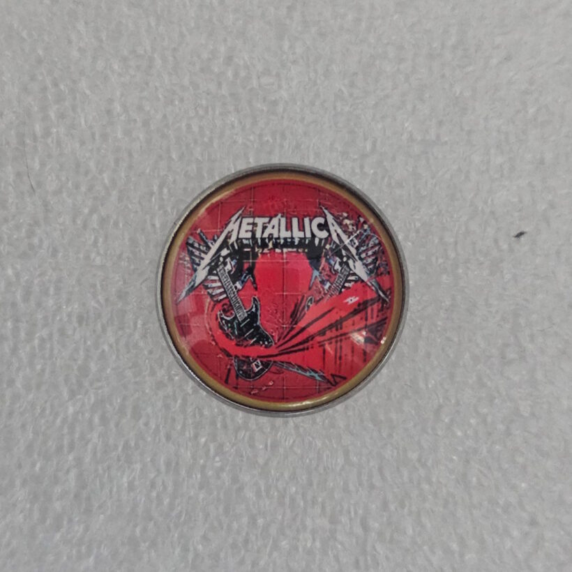 metallica-logo-and-guitar-offset-printed-pin-2-1