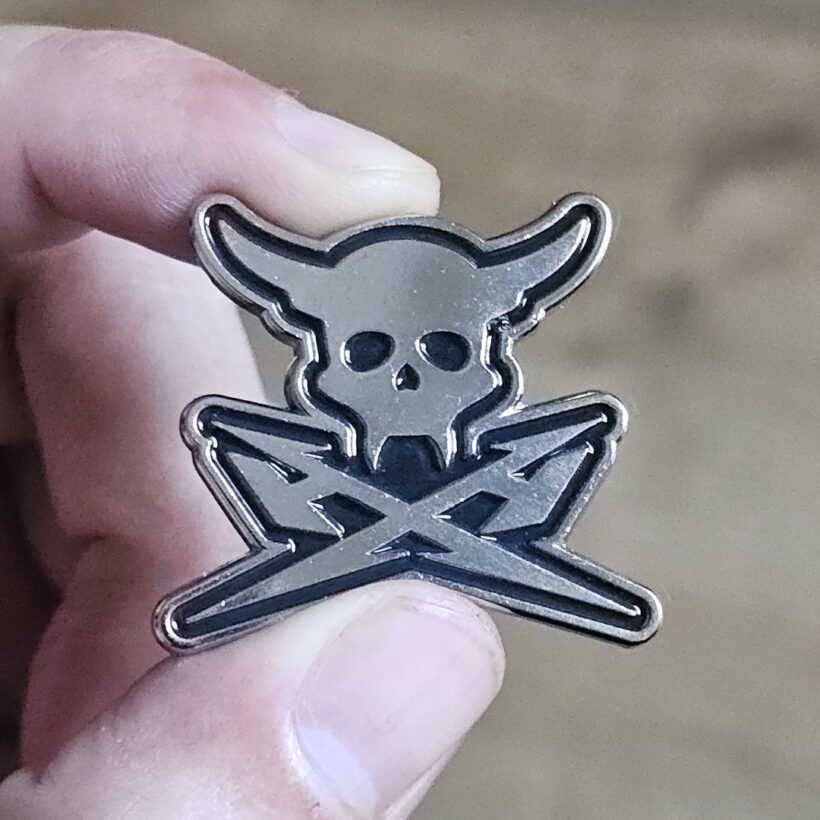 skull-and-crossbones-enamel-pin-3-1