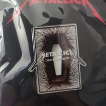 death-magnetic-album-cover-enamel-and-offset-printed-pin-1-packaging