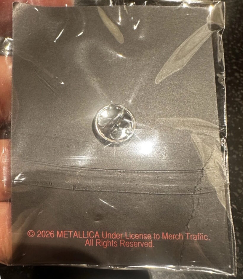 pin-pop-up-shop-the-sphere-packaging-back