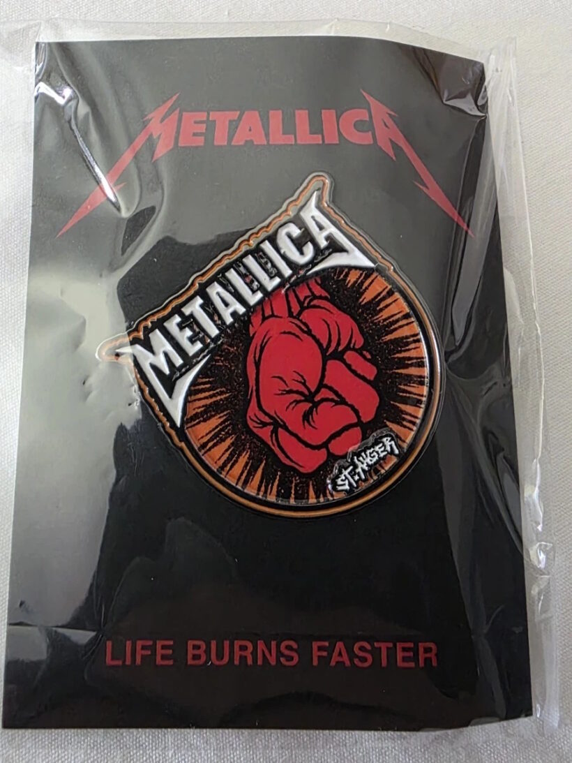 st-anger-album-cover-enamel-and-offset-printed-pin-1-packaging